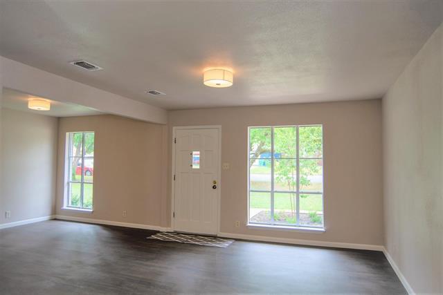 Building Photo - 801 S Valentine Dr