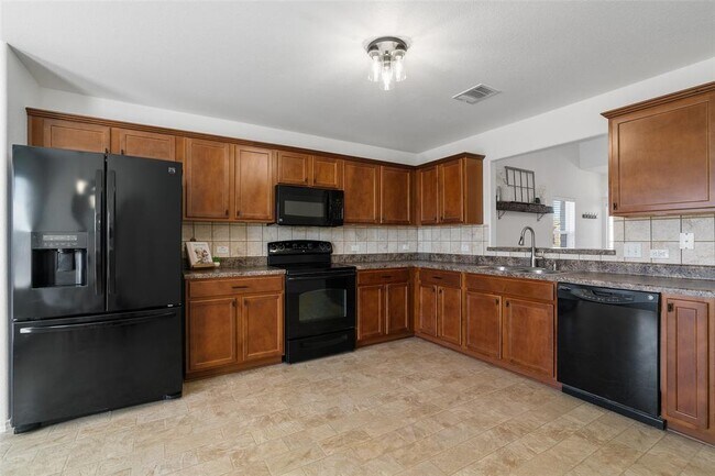 Building Photo - 900 Washburn Dr