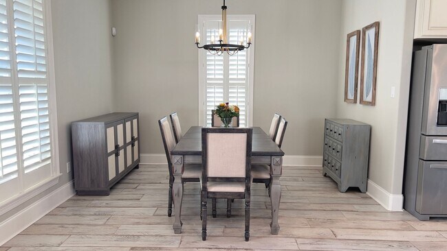 Building Photo - A Modern 3BR Home: Stylish, Patio with Com...