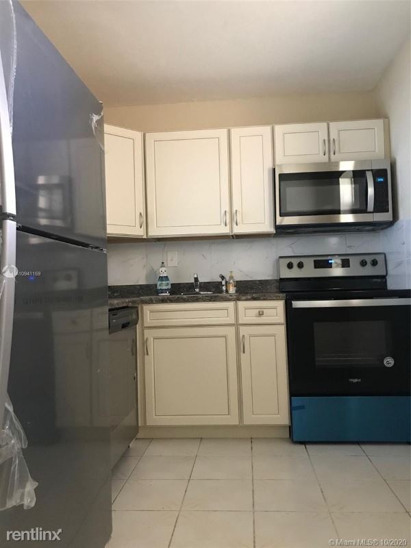 Building Photo - 10300 Coral Way