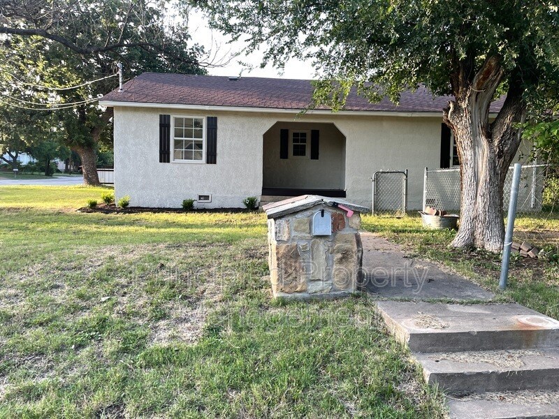 801 NE 3rd St, Mineral Wells, TX 76067 House Rental in Mineral Wells