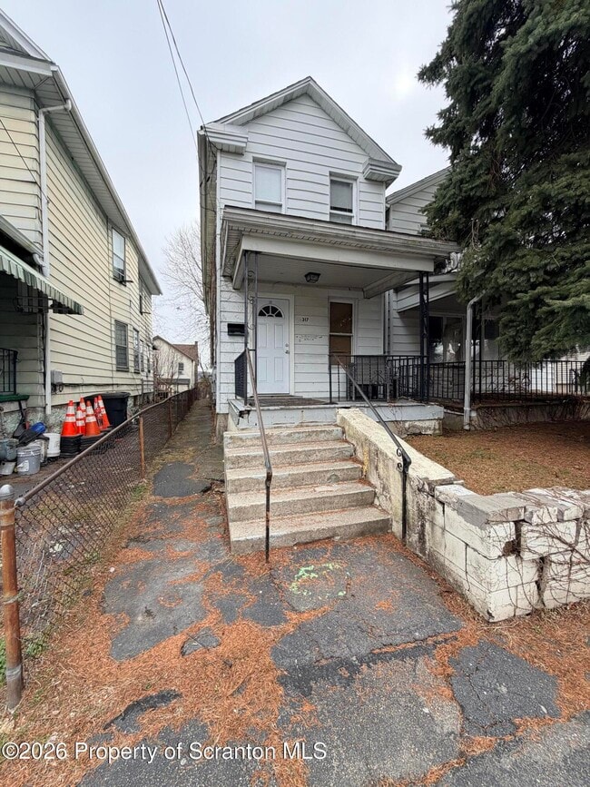 Building Photo - 317 10th Ave