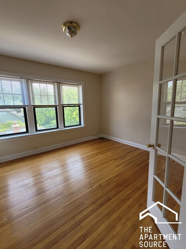 Foto del edificio - 931 Forest Ave