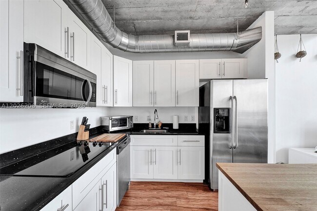 Foto del edificio - 690 SW 1st St