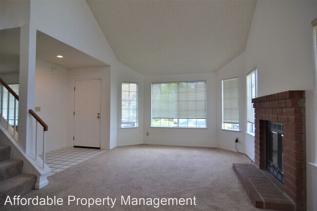 Building Photo - 3 br, 2.5 bath House - 34198 Tony Terrace