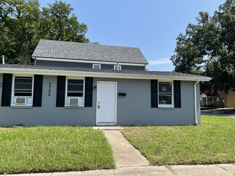 Foto principal - 3700 Killam Ave
