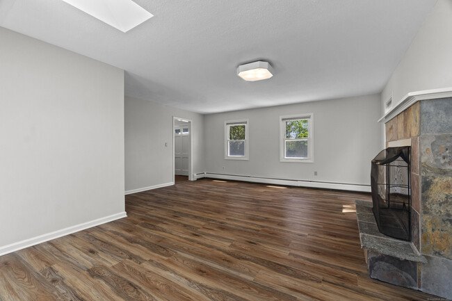 Foto del edificio - 671 Cornwall Ave