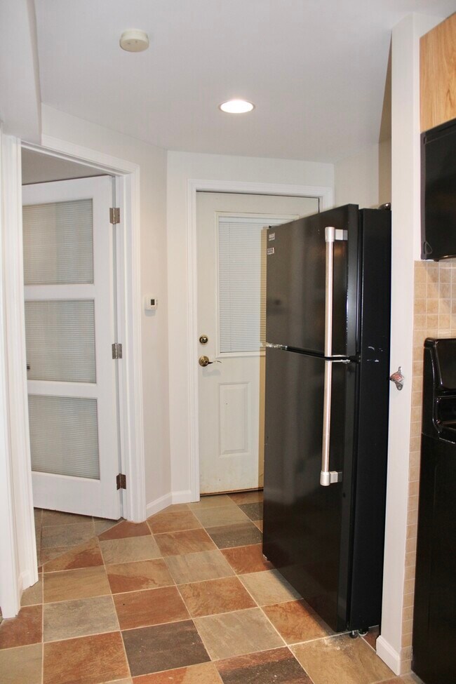 Foto del edificio - 4386 Woodland Ave