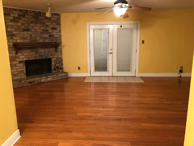 Living room - 557 Esplanade St