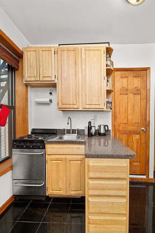 Foto del edificio - 189 E 3rd St