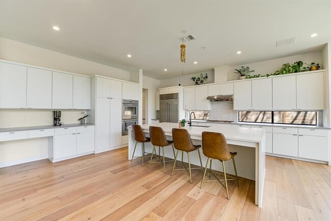 Foto del edificio - 6007 Nasco Dr