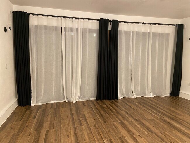 Foto del edificio - 5302 Hibiscus Dr