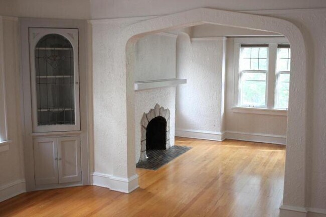 Foto del edificio - 1614 E Newton Ave