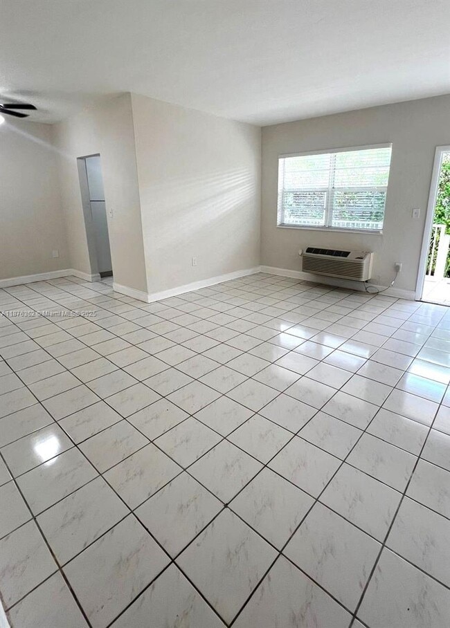 Foto del edificio - 7510 Carlyle Ave