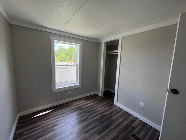 Foto del edificio - 2409 Swope Rd