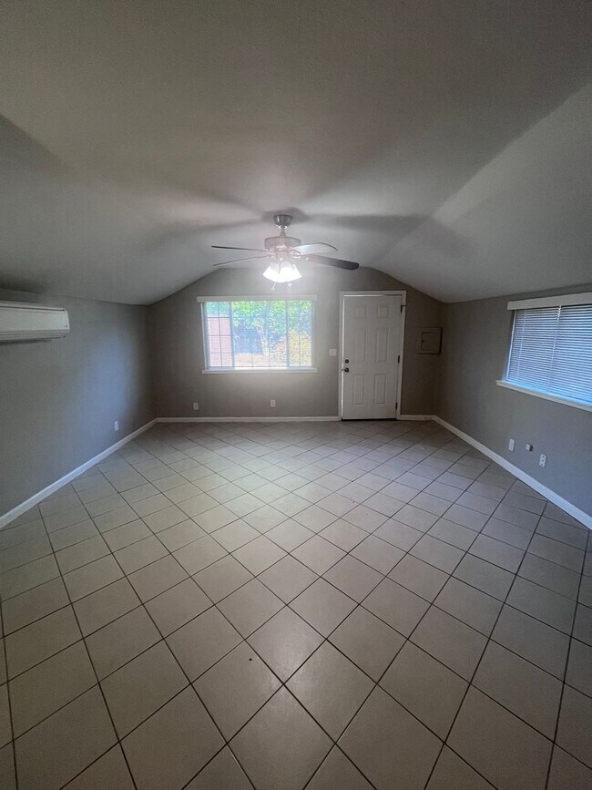 Building Photo - CUTE ONE BEDROOM ONE BATH HOME IN GRANITE ...