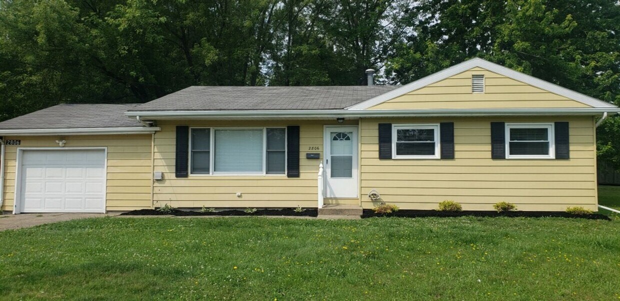 Foto principal - 2806 Bainbridge Ave