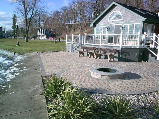 Foto del edificio - 7405 Lake Shore Dr