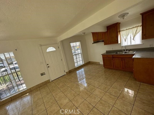 Foto del edificio - 9320 Normandie Ave