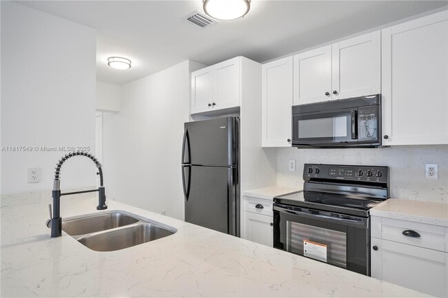 Foto del edificio - 490 NE 141st St