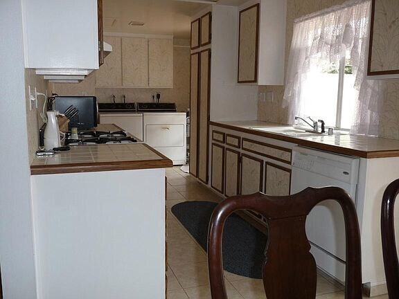 Building Photo - 2084 Hooper Drive