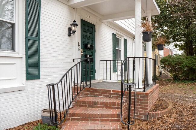 Foto del edificio - 314 N Shore Rd