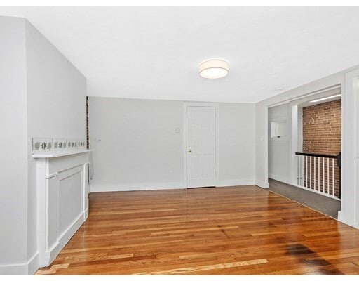 Building Photo - 96 Elm St