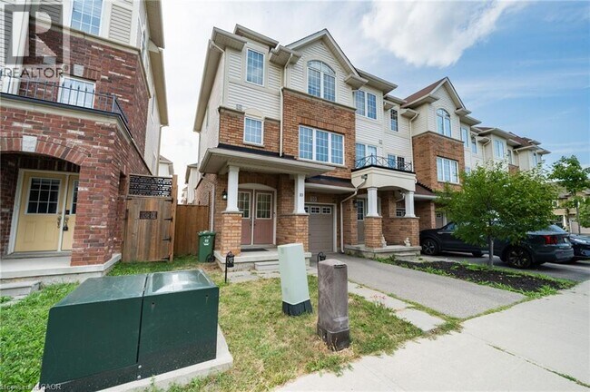 Building Photo - 10 Kenridge Terr
