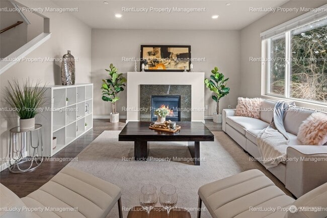 Foto del edificio - Stunning Like-New Home in Arbor Mist – Pri...