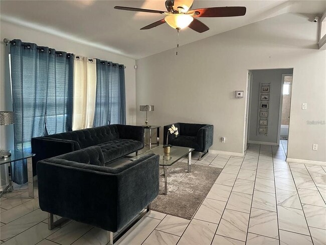 Foto del edificio - 2454 Oak Hollow Dr