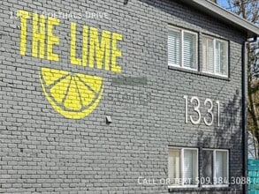 Building Photo - 1331 Goethals Dr