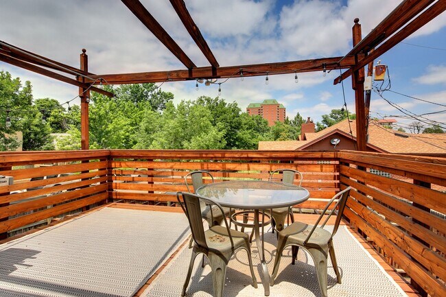 Foto del edificio - 803 E Ellsworth Ave