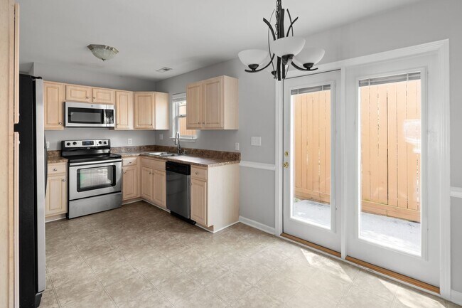 Foto del edificio - Lovely Townhome - Great Fletcher Location!