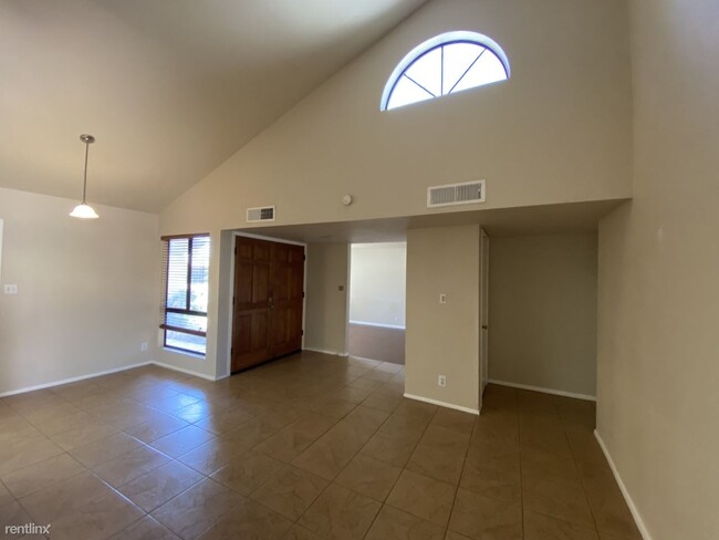 Building Photo - 3 br, 2 bath Townhome - 888 West Summit Place
