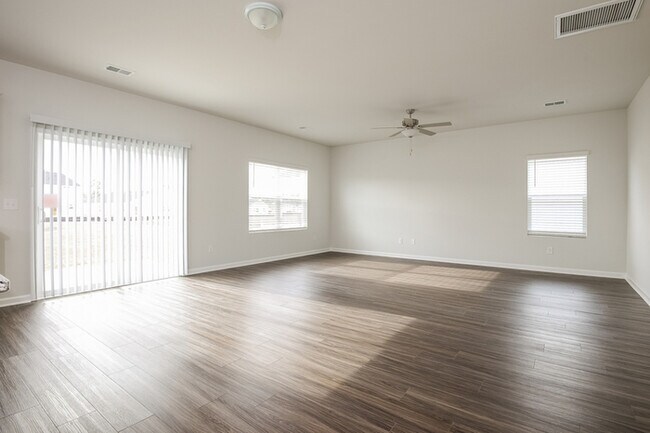 Building Photo - 111 Percheron Dr
