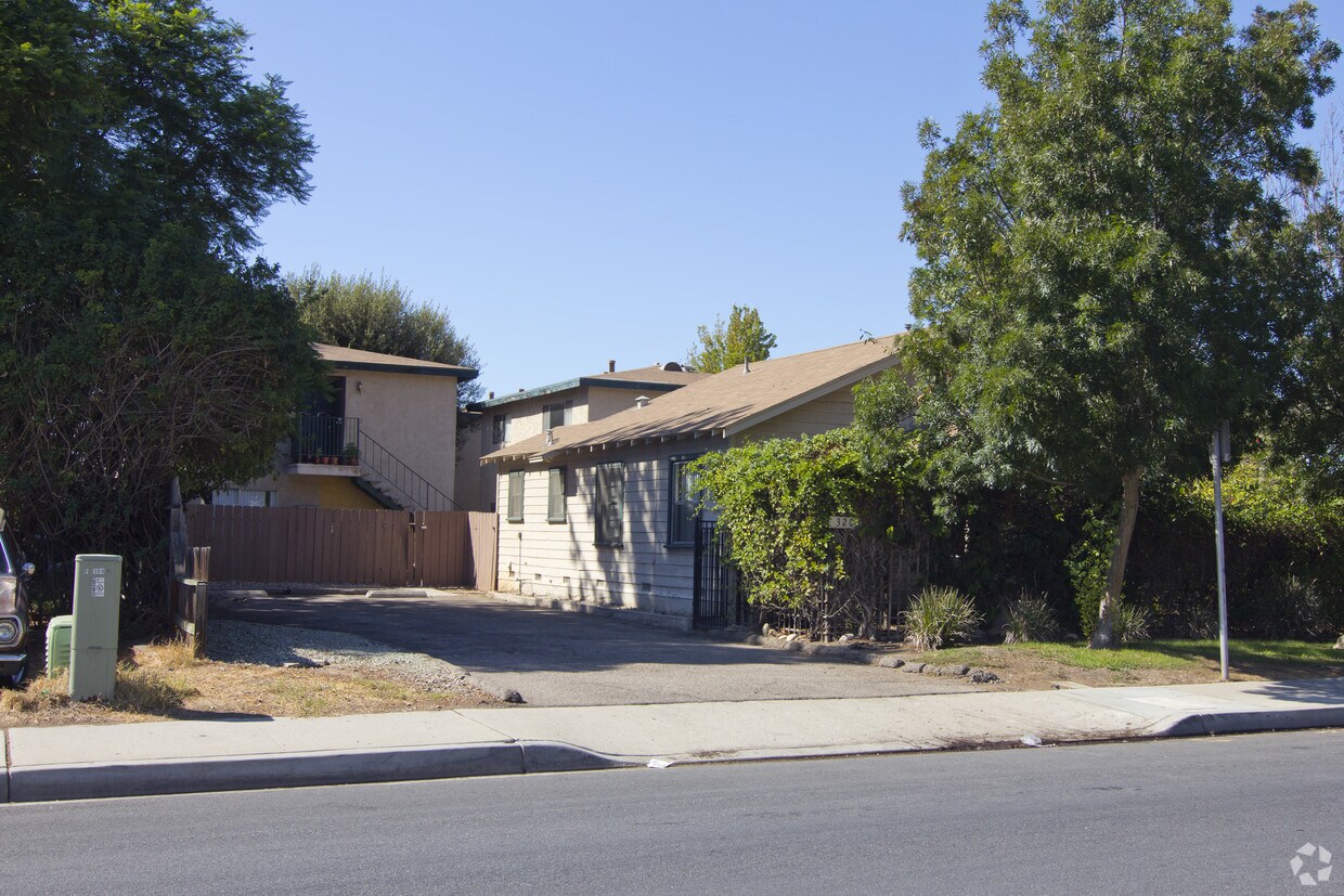 Primary Photo - 320 Avocado Ave