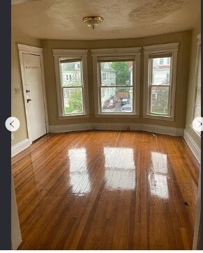 Foto principal - 121 Whittier Ave