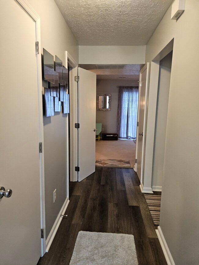 Foto del edificio - 309 Crestwood Ct