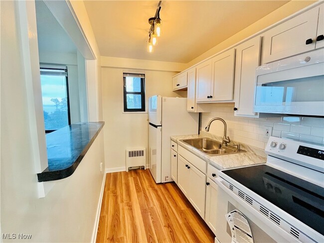 Foto del edificio - 11720 Edgewater Dr