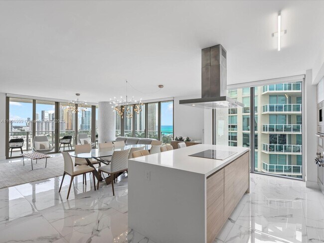 Foto del edificio - 300 Sunny Isles Blvd