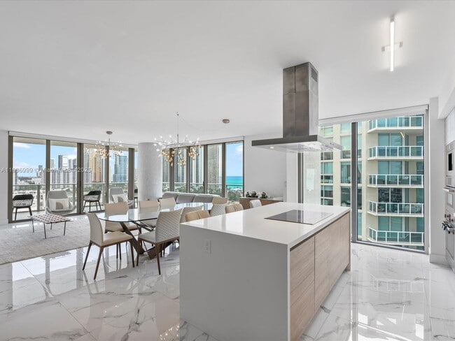Building Photo - 300 Sunny Isles Blvd
