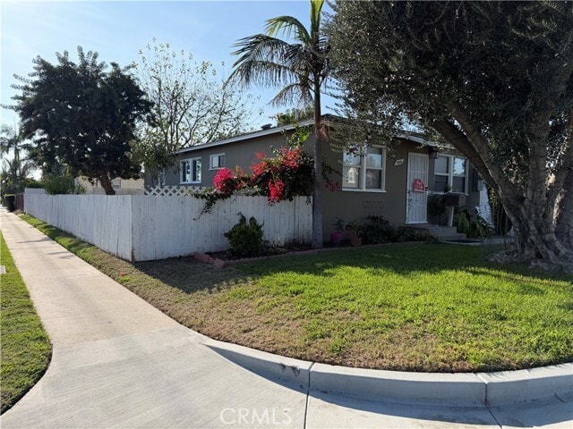 Foto principal - 8564 Cole St