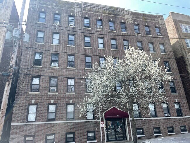 Building Photo - 321 79th St