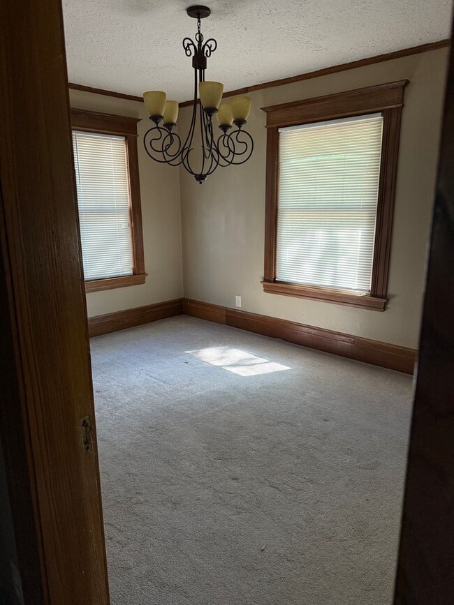 Building Photo - 209 S Goodman St