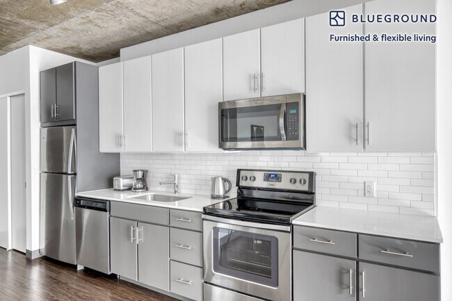 Foto del edificio - 215 W Lake St