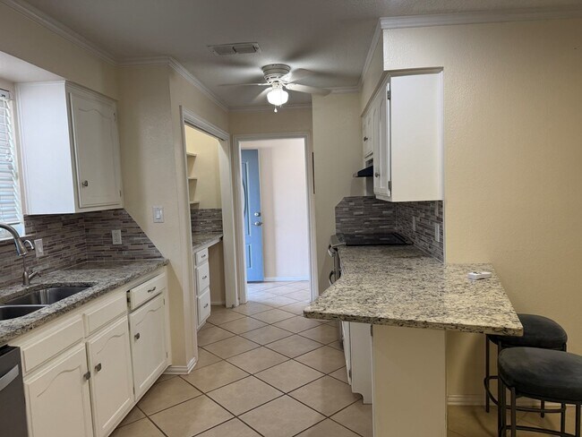 Building Photo - 15 N Broken Bow Cir