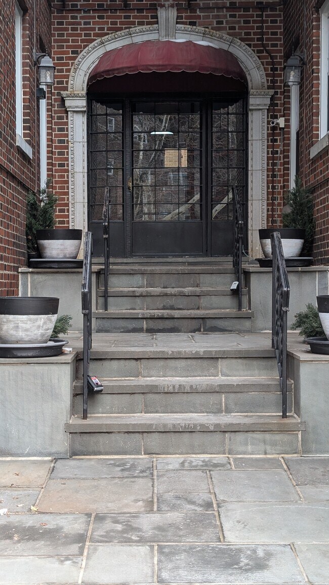 Foto del edificio - 7411 Boulevard East