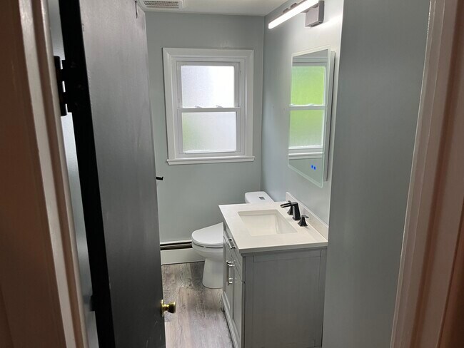 Baño - 215 Fay Rd