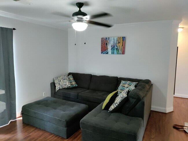 Foto del edificio - 229 Windsor Point Road, Unit 5H