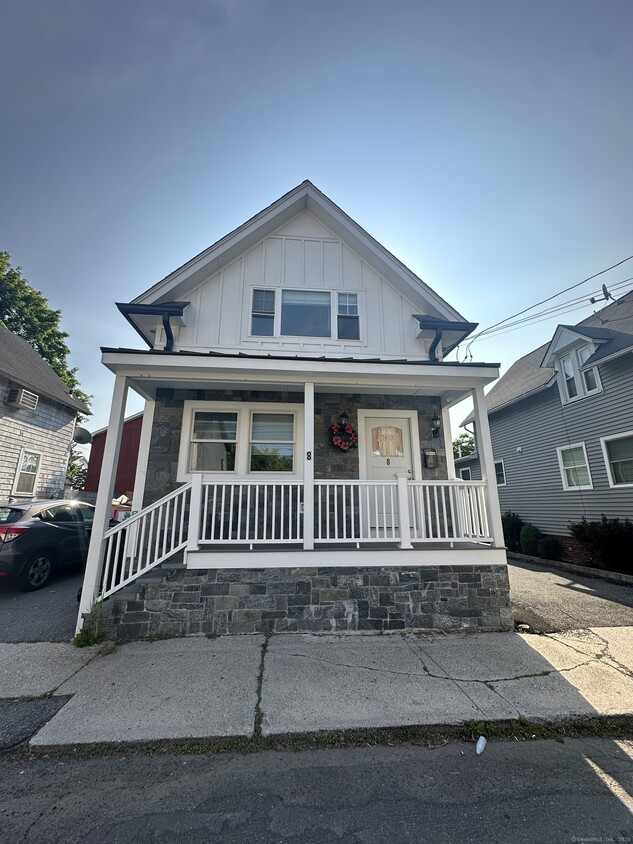 Primary Photo - 8 Barnum Ct